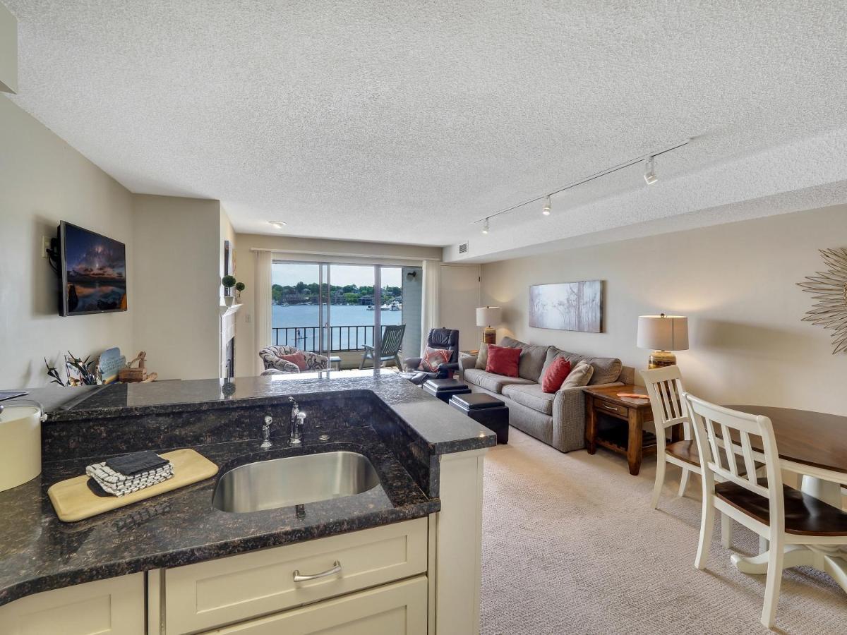 שארלוואה 228 Edgewater Inn מראה חיצוני תמונה