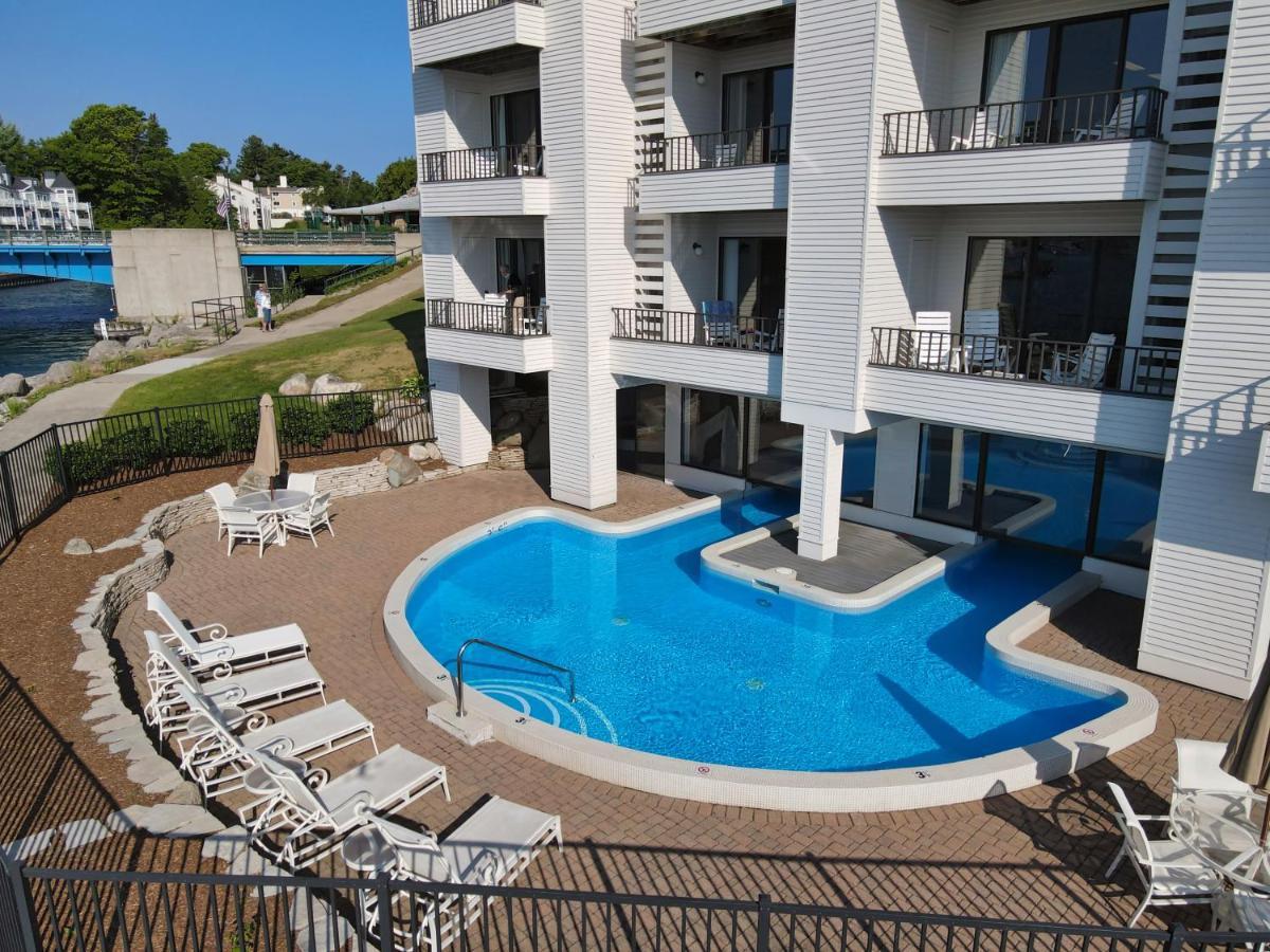 שארלוואה 228 Edgewater Inn מראה חיצוני תמונה