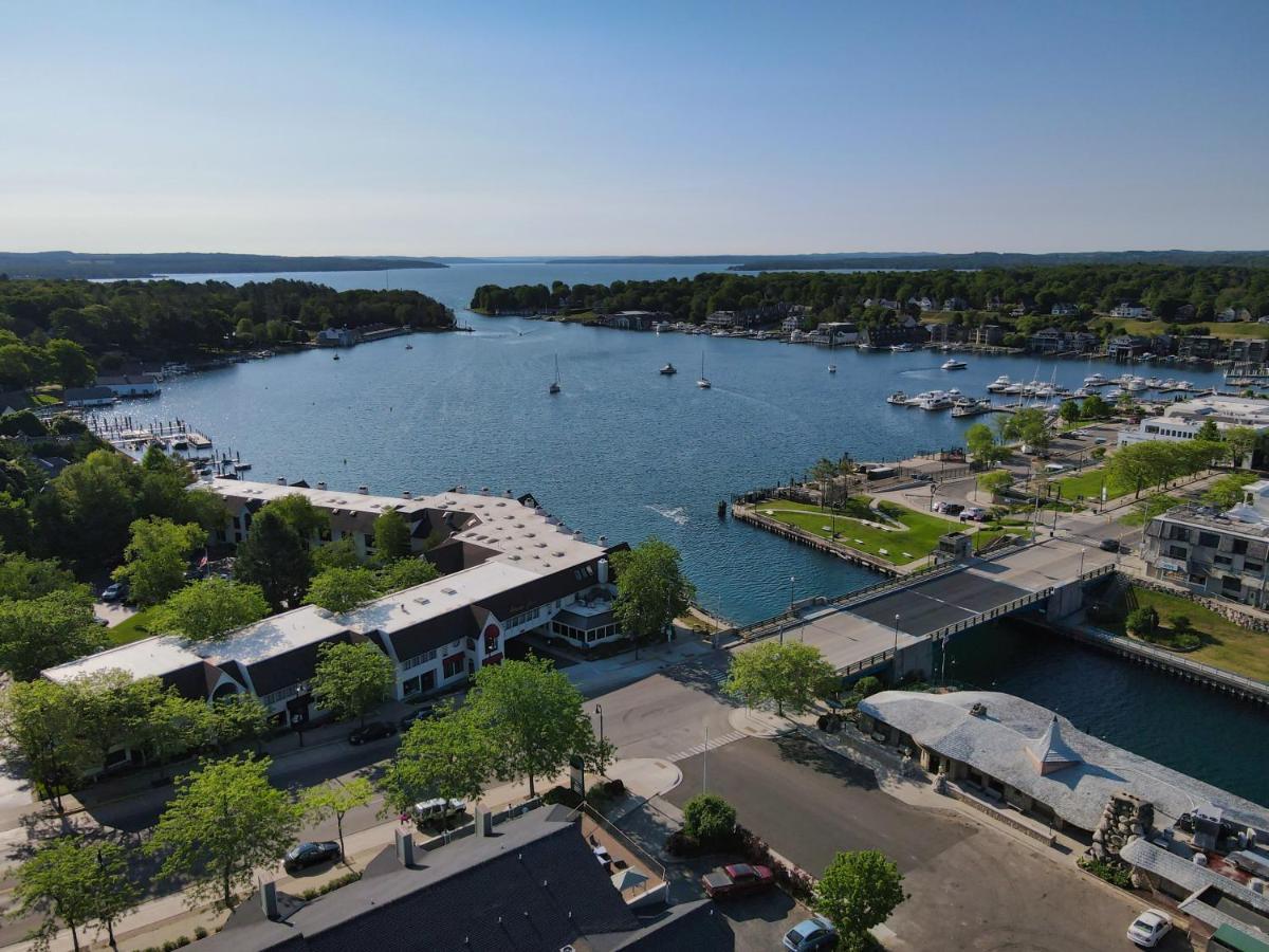 שארלוואה 228 Edgewater Inn מראה חיצוני תמונה