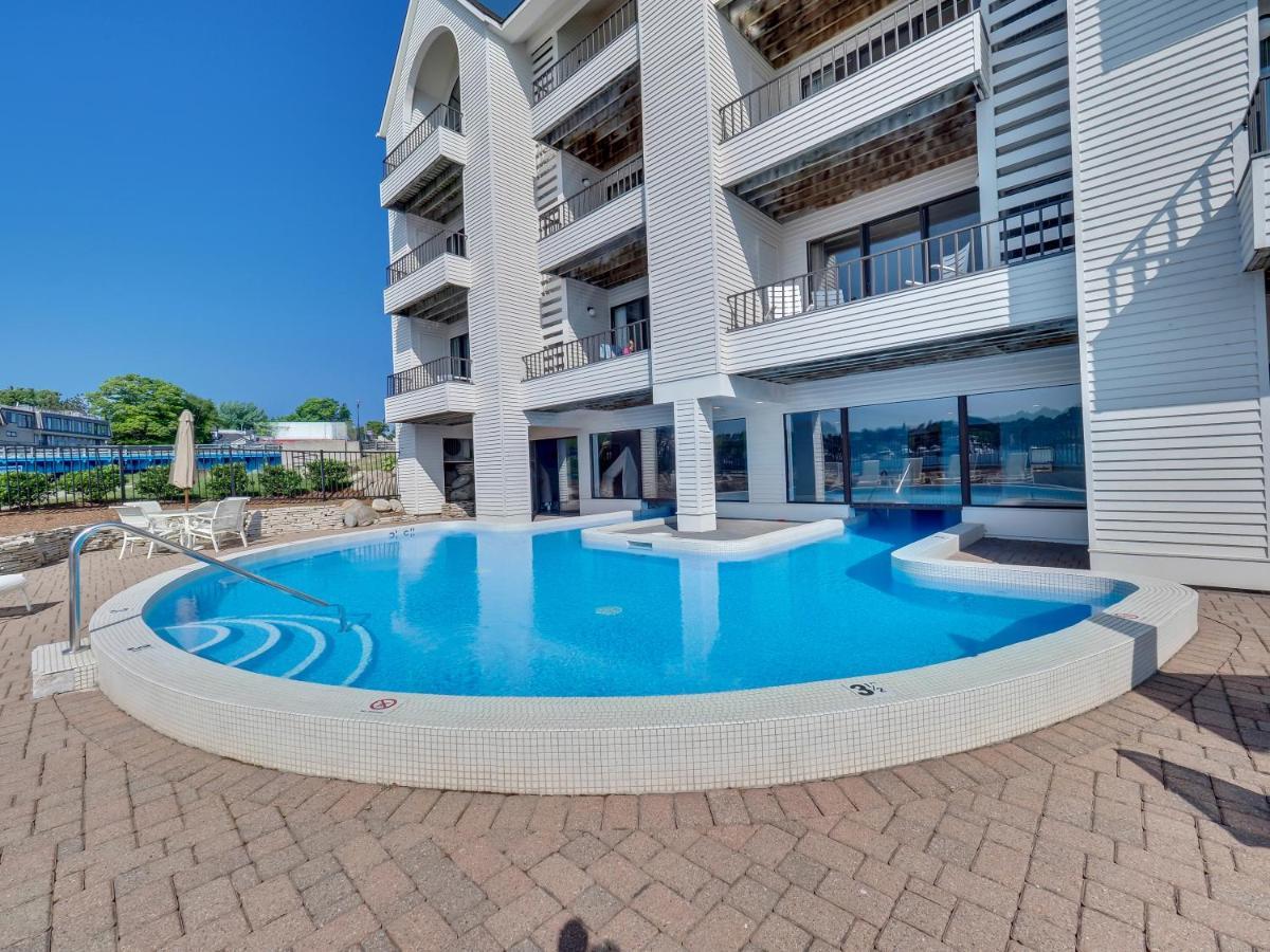שארלוואה 228 Edgewater Inn מראה חיצוני תמונה